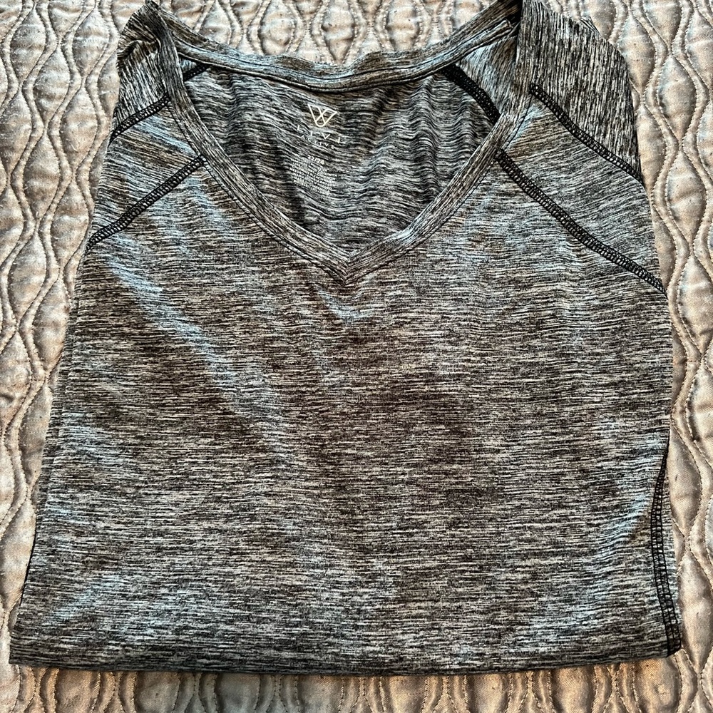 LIVI Active woman’s 22/24 grey athletic tshirt